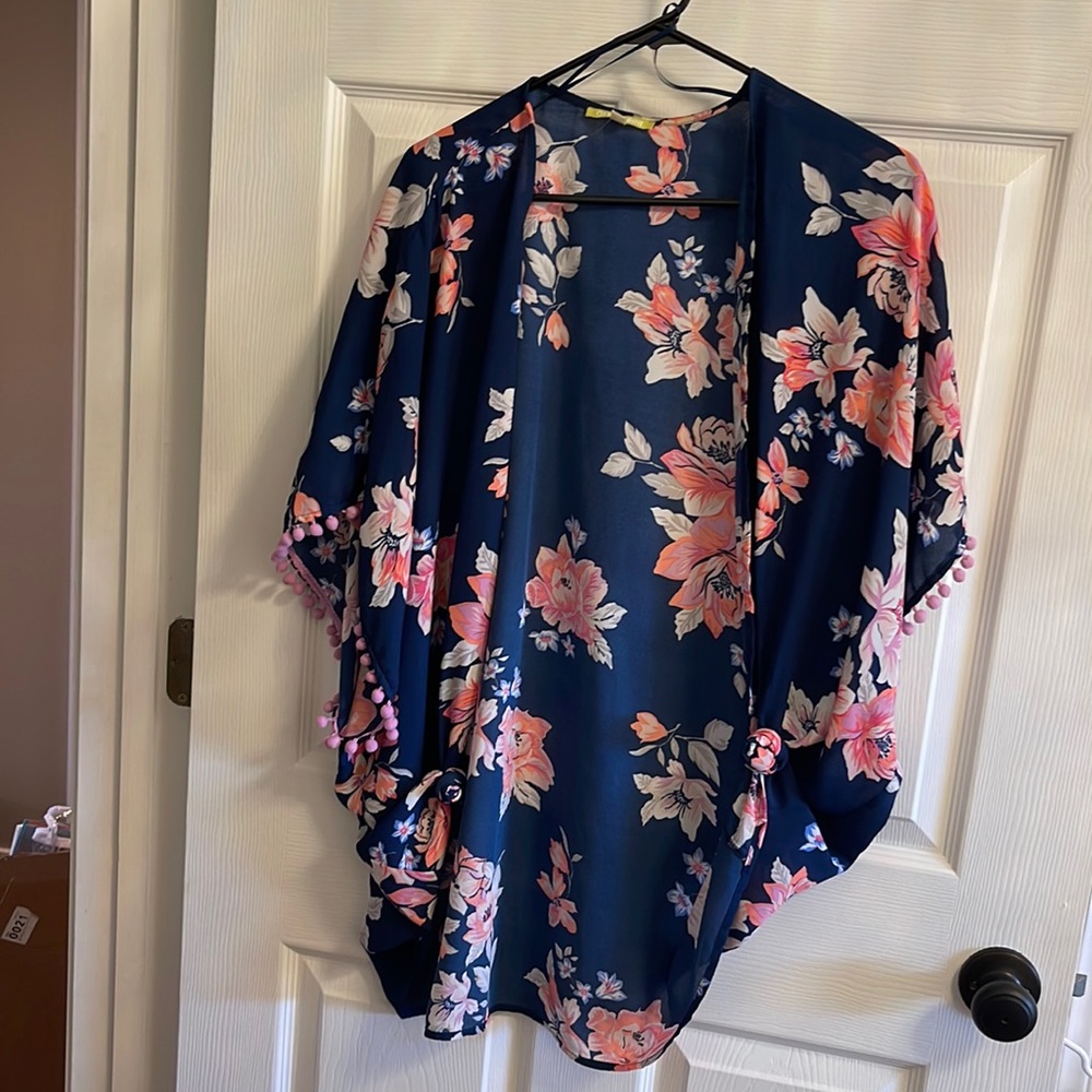 Gianni Bini open blouse light cover up